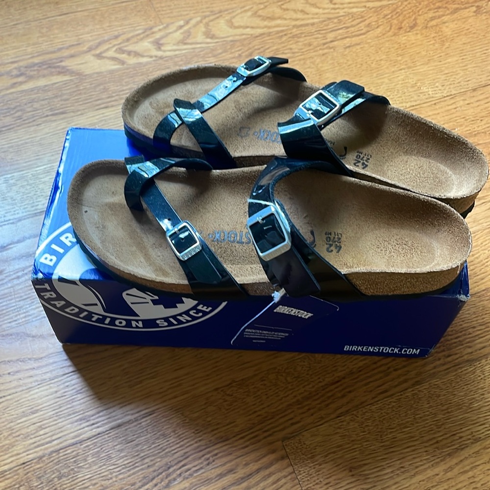 NIB shiny black Mayari Birkenstocks